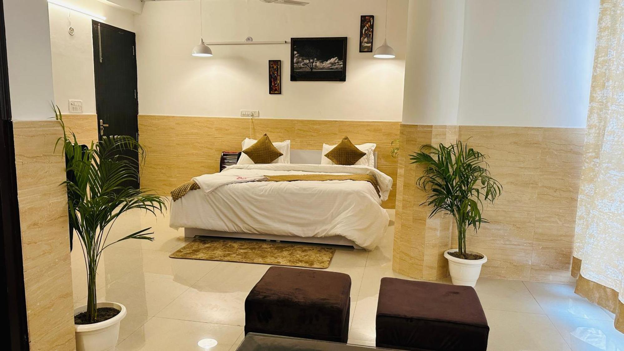 Отель Dr White House - Noida Sector 18 Экстерьер фото
