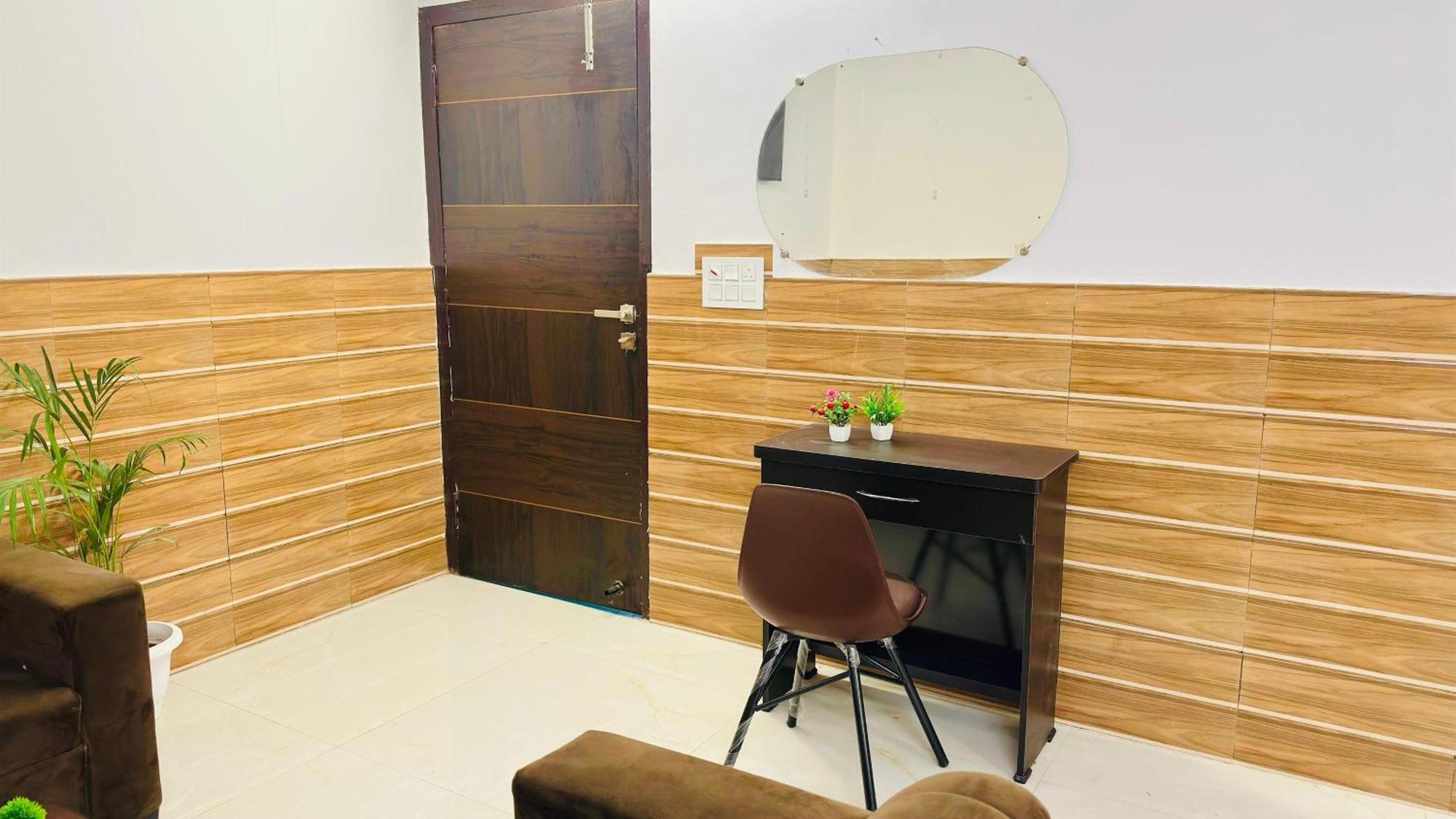 Отель Dr White House - Noida Sector 18 Экстерьер фото