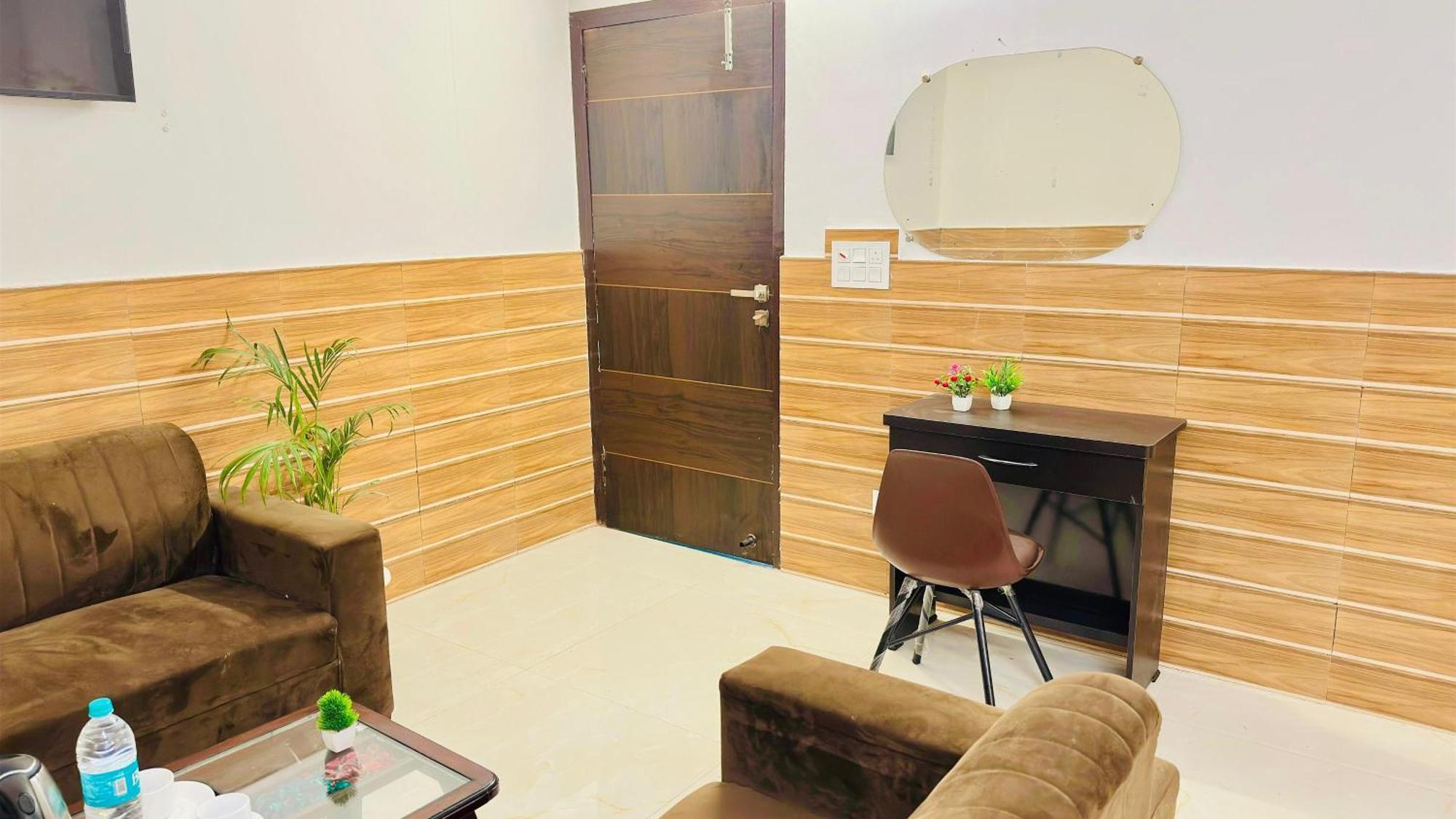 Отель Dr White House - Noida Sector 18 Экстерьер фото