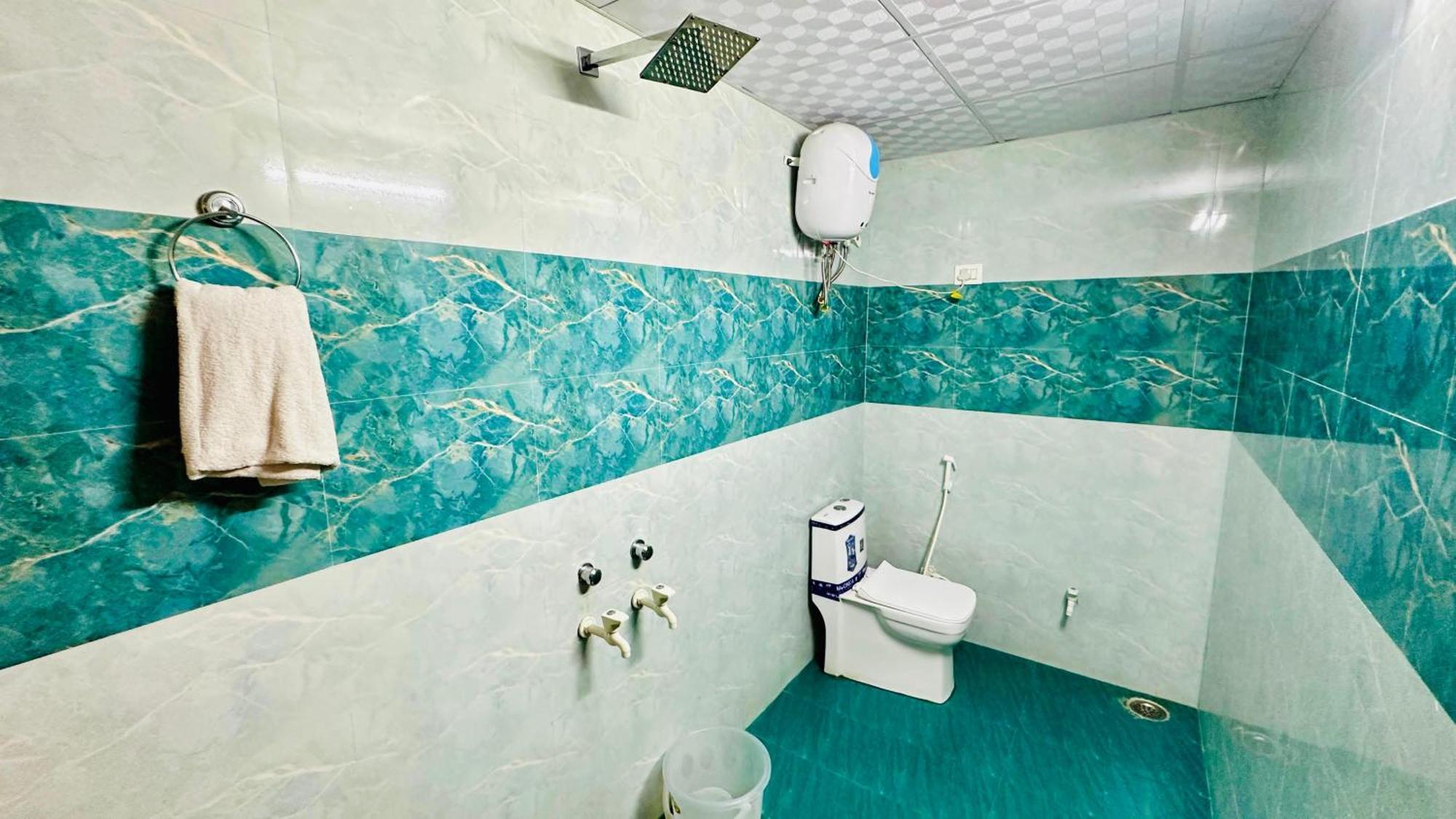 Отель Dr White House - Noida Sector 18 Экстерьер фото